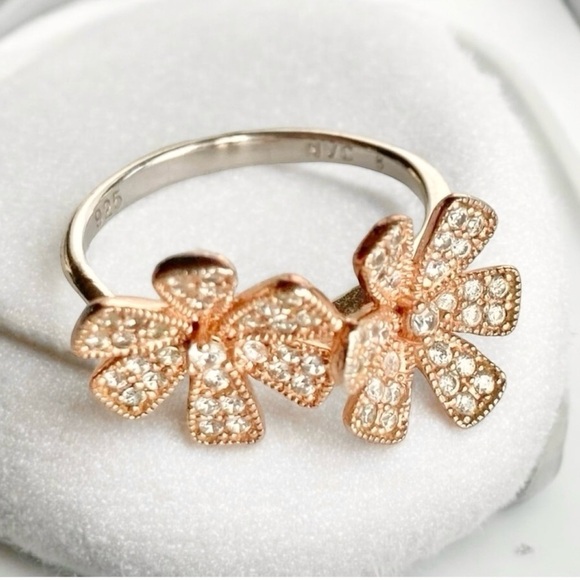 Sterling Silver 925 Rose Gold Plated Crystal Daisy Flowers Ring Size 8 - Picture 1 of 13